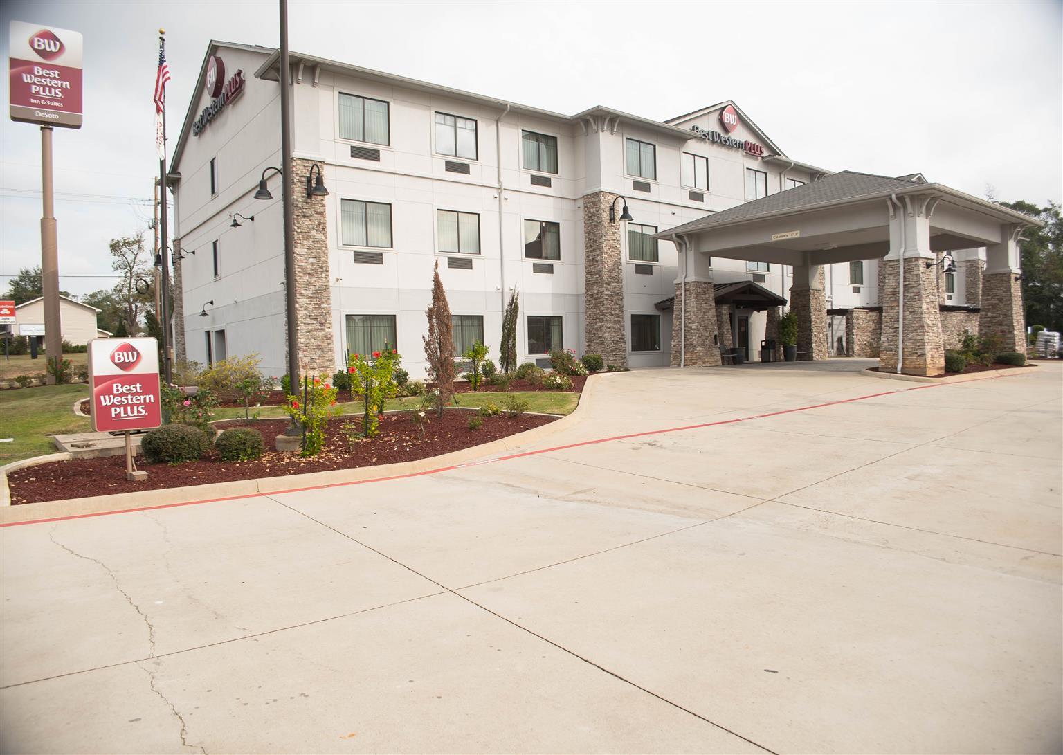 Best Western Plus Desoto Inn & Suites Mansfield Екстер'єр фото